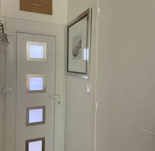 Tres Bel Avec Jardin Reposant أنجير