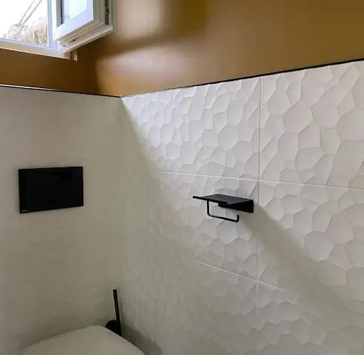 Tres Bel Avec Jardin Reposant أنجير